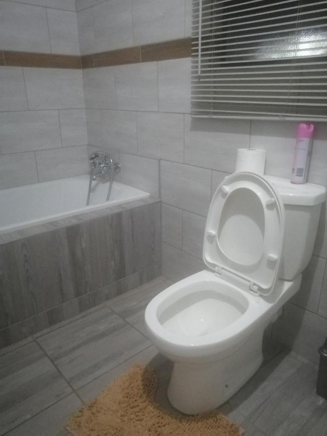 Lala Poa Guest House Klerksdorp Exterior photo