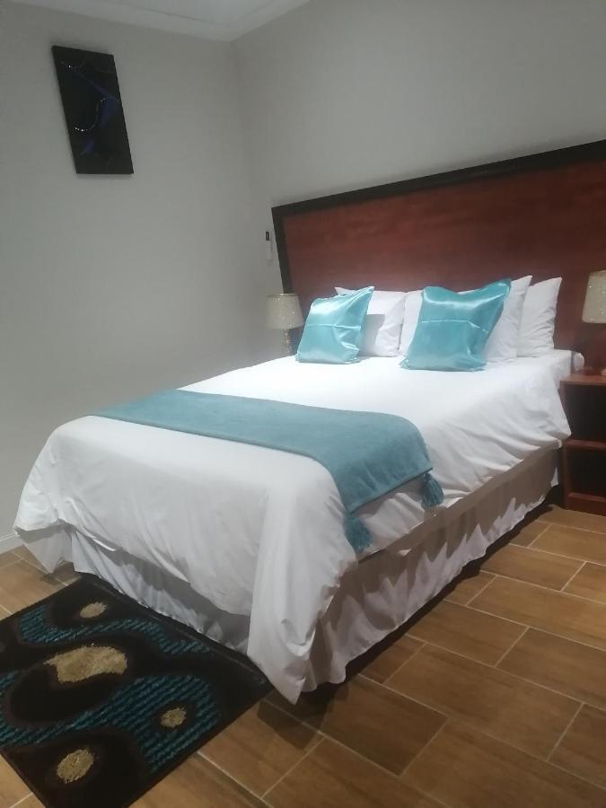 Lala Poa Guest House Klerksdorp Exterior photo