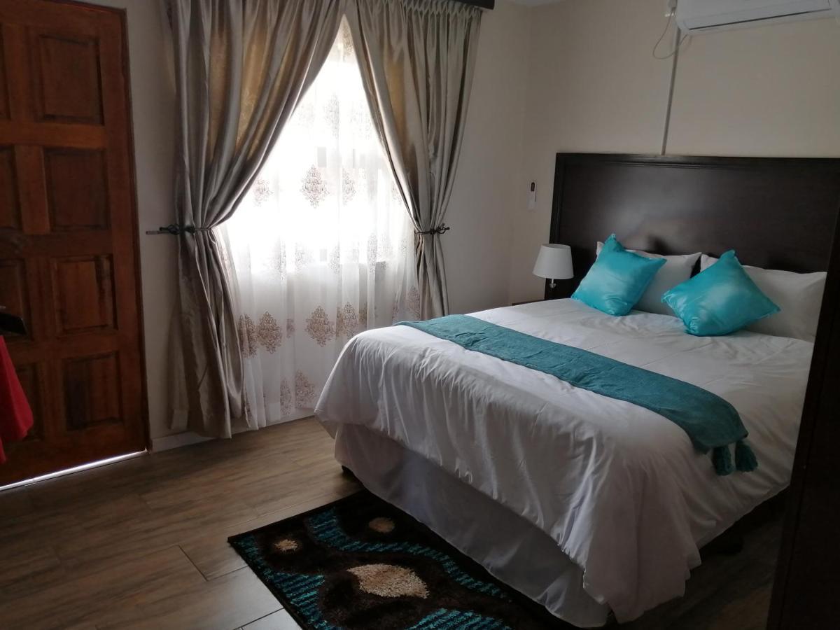 Lala Poa Guest House Klerksdorp Exterior photo