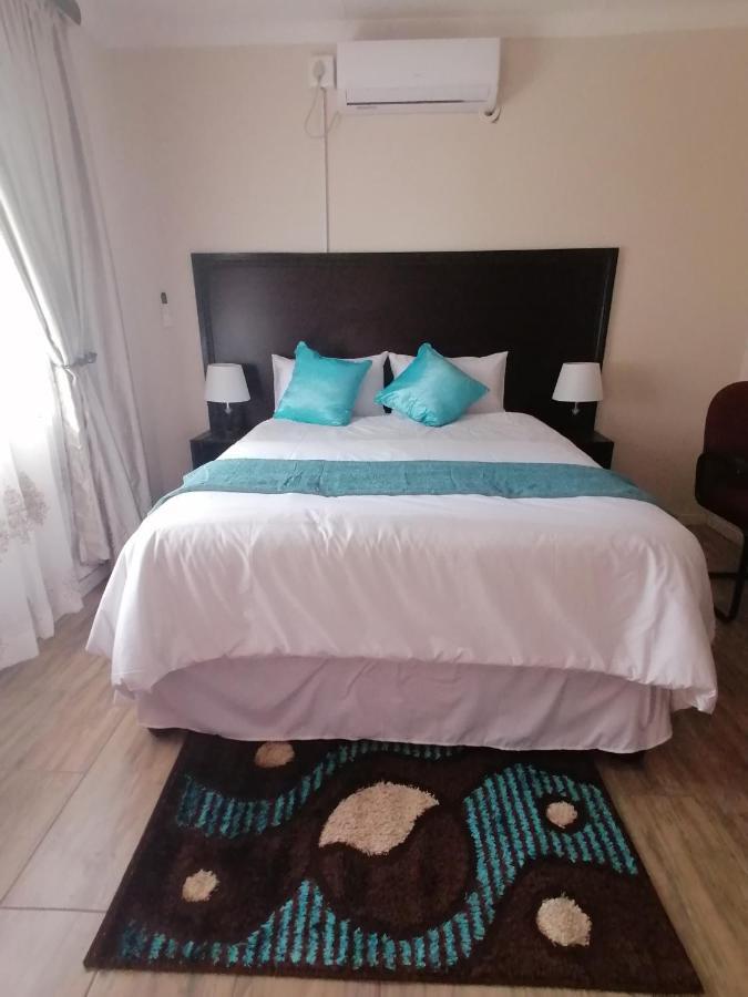 Lala Poa Guest House Klerksdorp Exterior photo