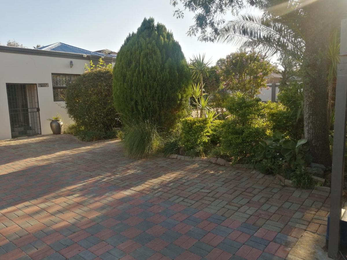 Lala Poa Guest House Klerksdorp Exterior photo
