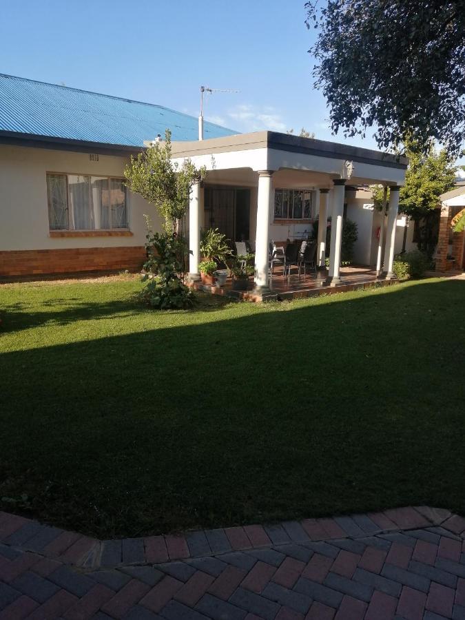 Lala Poa Guest House Klerksdorp Exterior photo