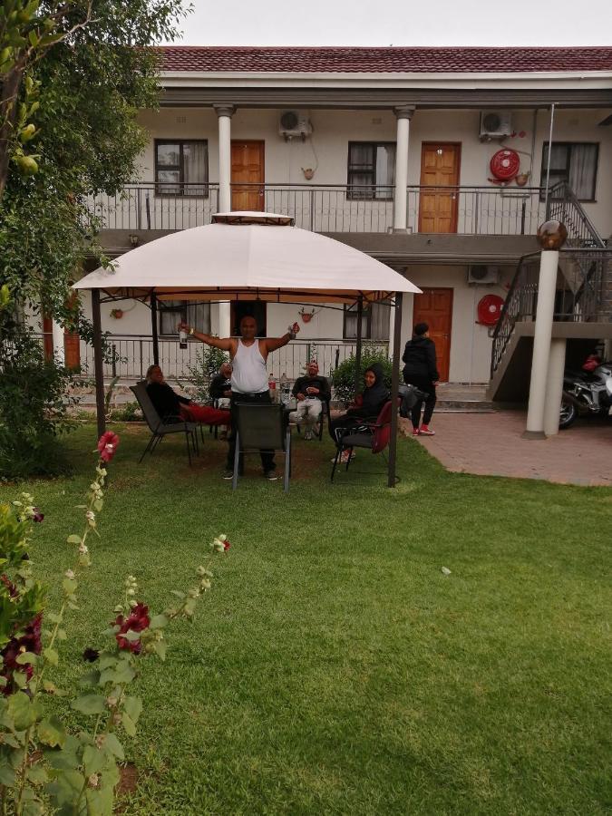 Lala Poa Guest House Klerksdorp Exterior photo