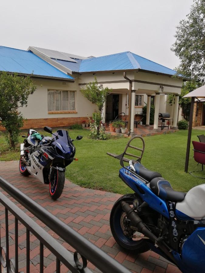 Lala Poa Guest House Klerksdorp Exterior photo
